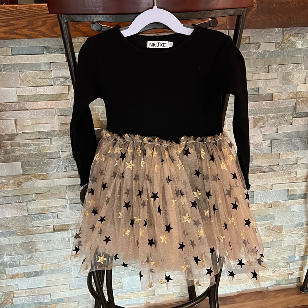 🆑FINAL PRICE‼️Girls size 4T (110) tulle bottom dress gold w/gold and black stars